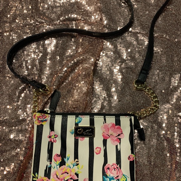 Betsey Johnson Sling Bag - Picture 7 of 7